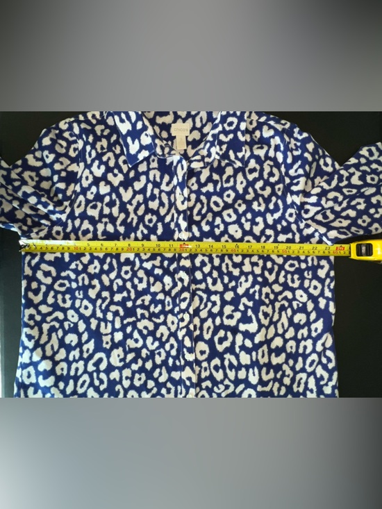 Chico's blue and white animal print button-down no iron blouse 3/4 sleeves 3(XL) - Picture 5 of 7